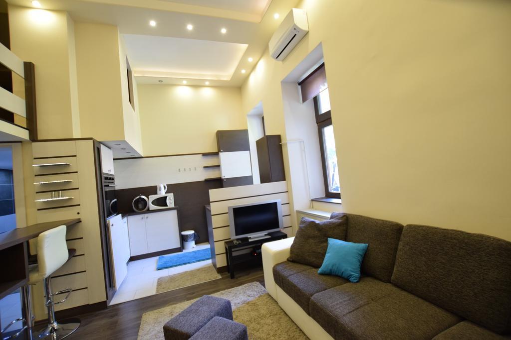 Standard By Hi5 - Fejer Gyorgy St Boedapest