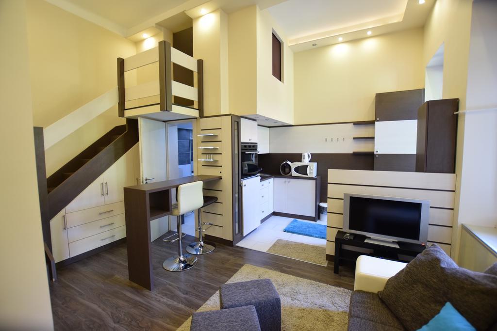 Standard By Hi5 - Fejer Gyorgy St * Budapeszt