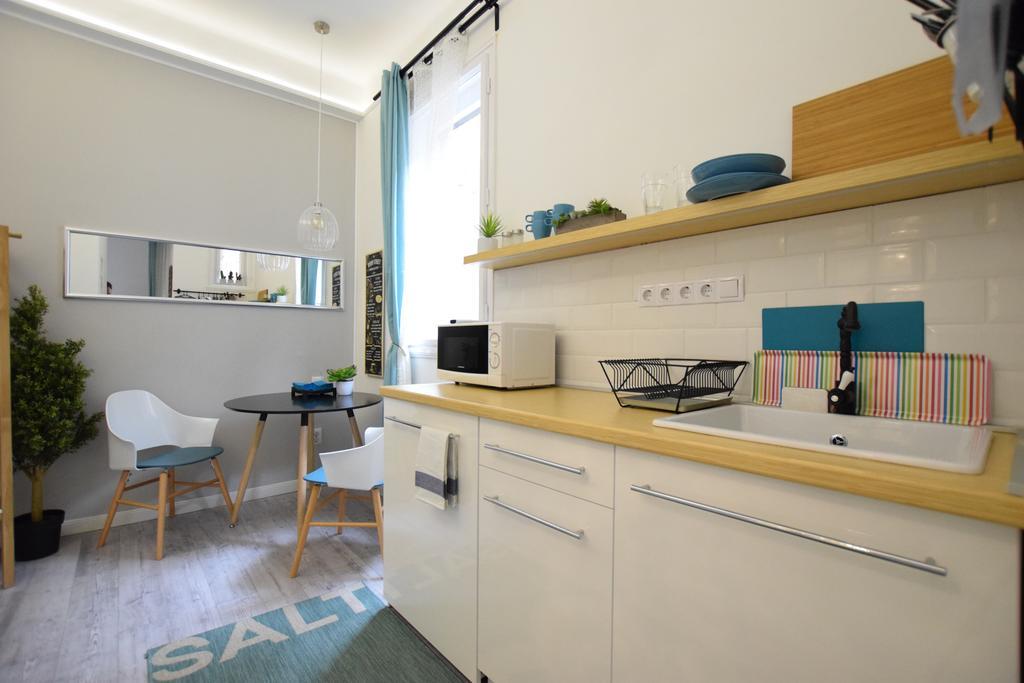 Standard By Hi5 - Fejer Gyorgy St * Budapest